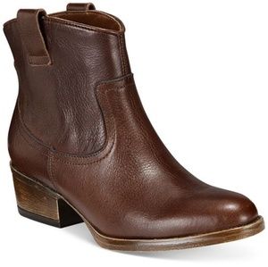 Kenneth Cole Reaction Boots